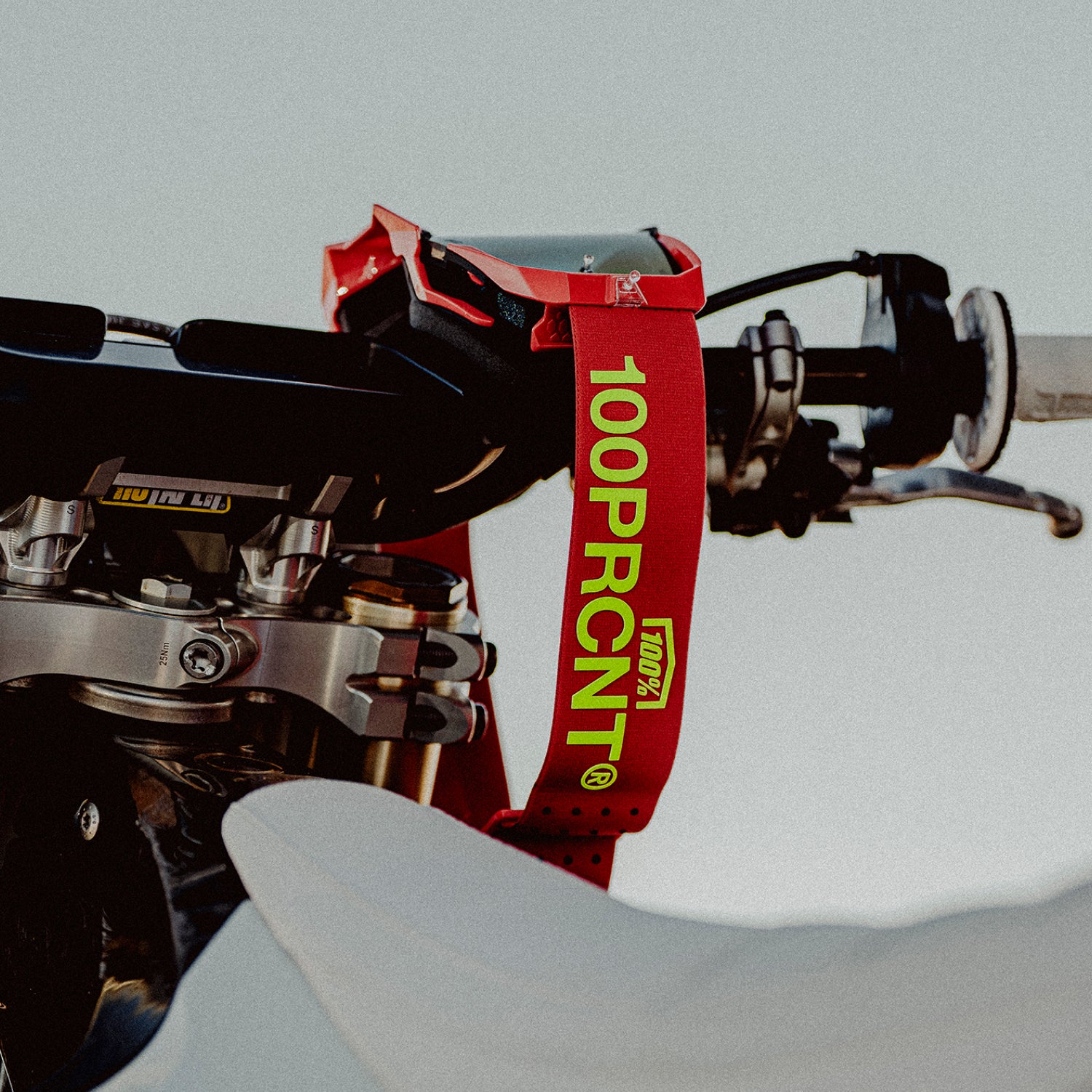 DUAL ARMEGA Racer Pro Pack Black/Red True Gold Mirror