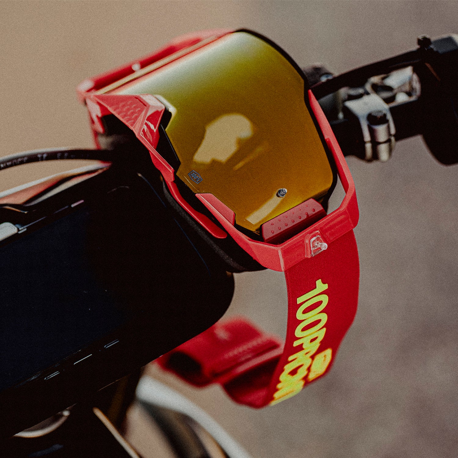 DUAL ARMEGA Racer Pro Pack Black/Red True Gold Mirror