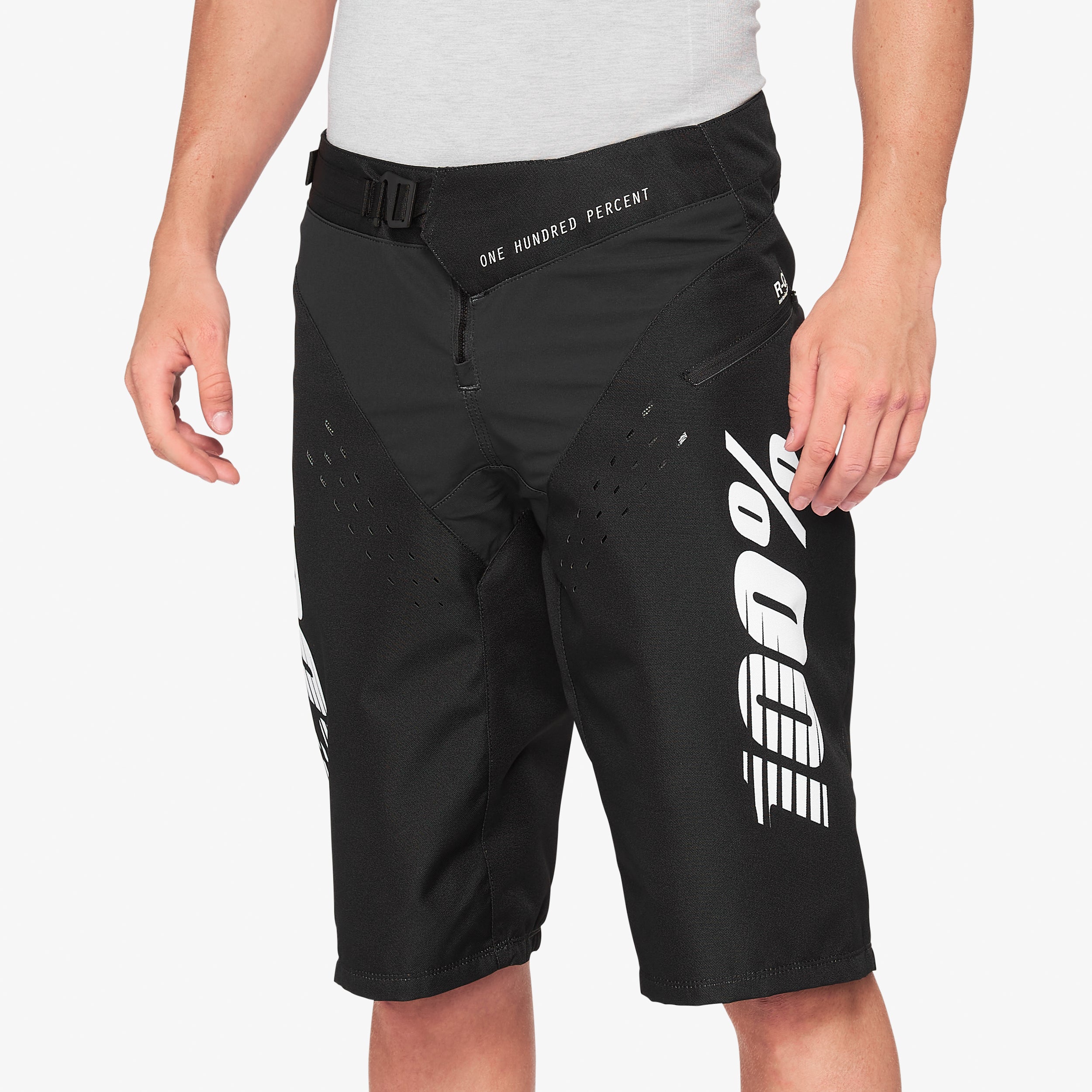 R-CORE YOUTH Shorts Black